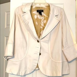 White, 3/4 length sleeve Blazer